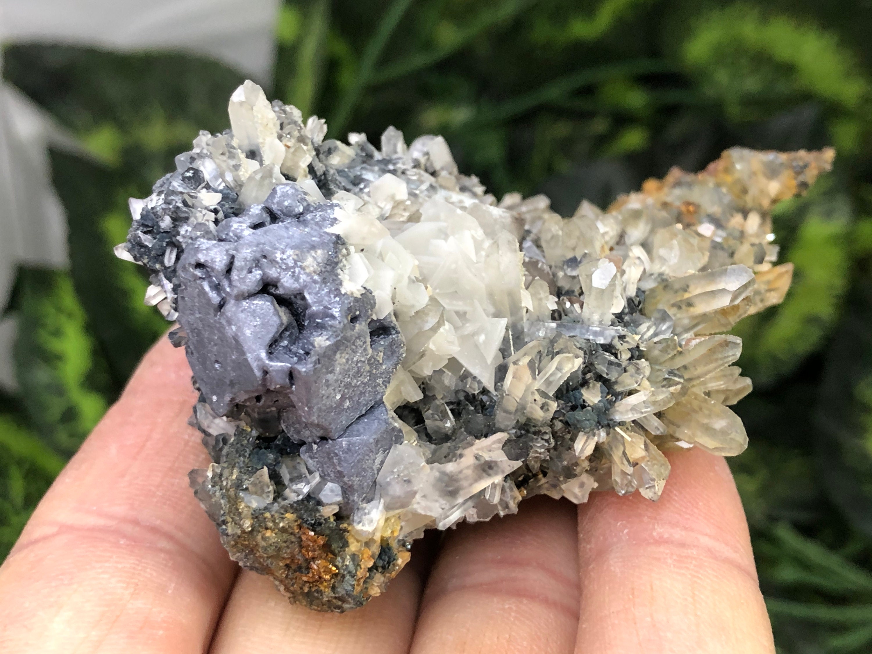 石英-黄鉄鉱-方鉛鉱方解石ボリエバ鉱山-マダンブルガリア結晶鉱物標本 