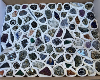 Mix minerals flat 230x300 millimetres natural crystal minerals specimen clusters souvenirs WholesaleMineralsBox