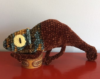 Crochet Chameleon Amigurumi: lizard stuffed animal toy || baby safe plush || exotic animal || newborn photo prop || reptile plush toy