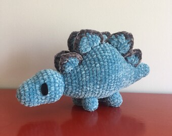 Crochet Dinosaur: amigurumi dinosaur, gender neutral toy, baby safe plush, baby shower gift, newborn photo prop