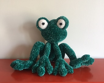 Crochet Frog Amigurumi: frog stuffed animal toy || baby safe plush || large stuffed animal || newborn photo prop || amphibian plush toy