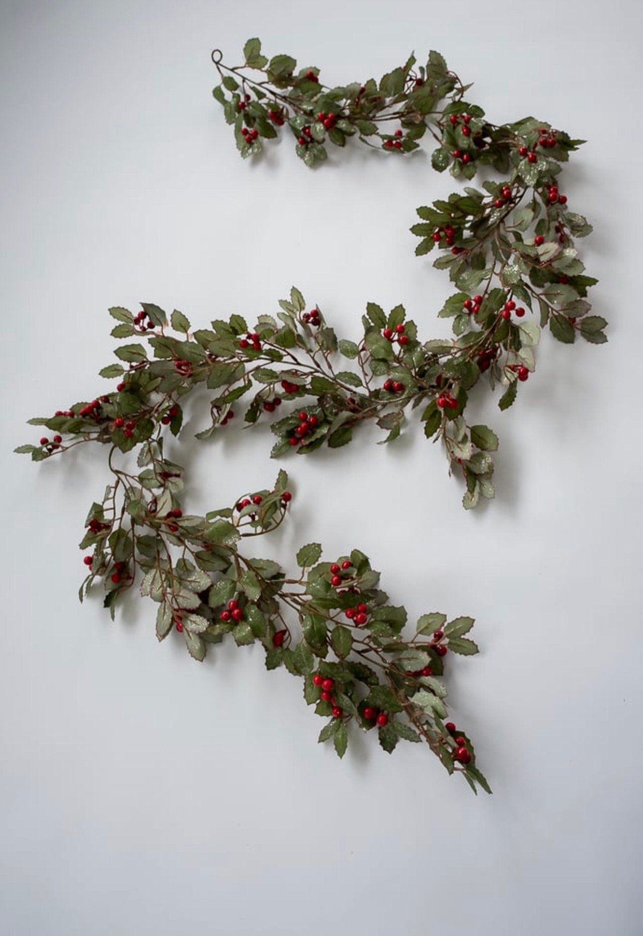 Christmas Snowcloaked Berries Red Berry Garland 5ft Holiday Decorating  Wedding Decorating Farmhouse Mantle Decor Natural Snow Look 