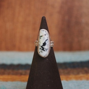 witte buffelzilveren ring 4,75 handgemaakt door Stampede Silver Co gemaakt in sieraden in de westelijke woestijn van Portland, Oregon
