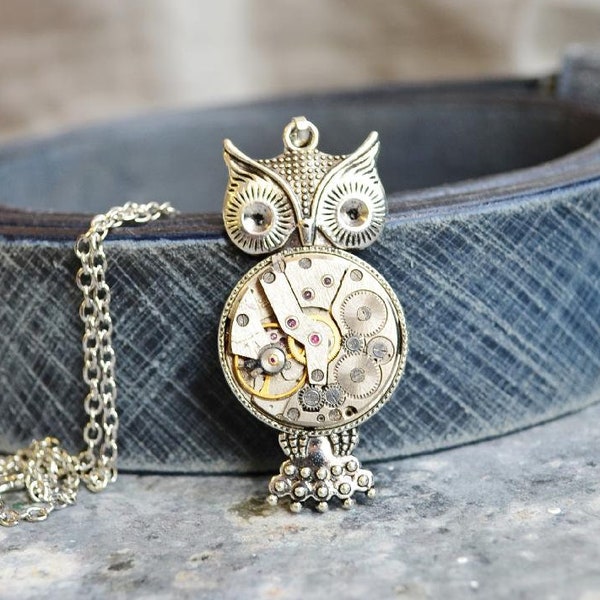 Owl Necklace/ Steampunk pendant/ Clock necklace/ Clockwork necklace Owl/ Vintage Owl/ Steampunk owl gift/ Silver Owl/ Owl lovers gift/ Owls