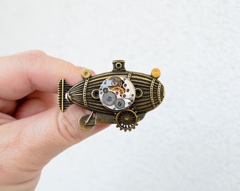 Airship Brooch, Dirigible, Steampunk, Unique brooch, Antique, Clockwork Vintage,  Steampunk gift, Steampunk Brooch, Jules Verne, industrial