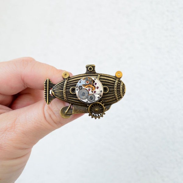 Airship Brooch, Dirigible, Steampunk, Unique brooch, Antique, Clockwork Vintage,  Steampunk gift, Steampunk Brooch, Jules Verne, industrial