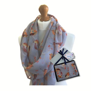 Robin Print Gift Box Scarf, Light Grey Robin Bird Print Wrap, Red Robin Print Scarf in Gift Box UK, Boxed Robin Scarf Christmas Gift