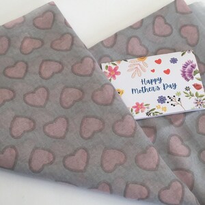 Mothers Day Heart Print Scarf Gift Box, Pink Heart Print Gift Scarf Box for Mums, Mothering Sunday Letterbox Gift UK, Scarf Gift for Her 画像 3