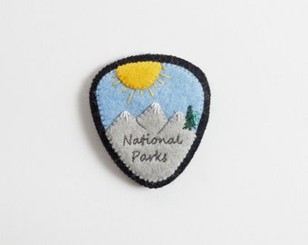 Nationale parken badge, hand vilten bos wandelen ornament, handgemaakte camping avonturen charme