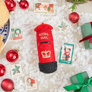 Adorno de buzón británico, recuerdo hecho a mano de Royal Mail, decoración navideña del Reino Unido, adorno de fieltro para árbol de viaje, regalo navideño para amantes de Londres.