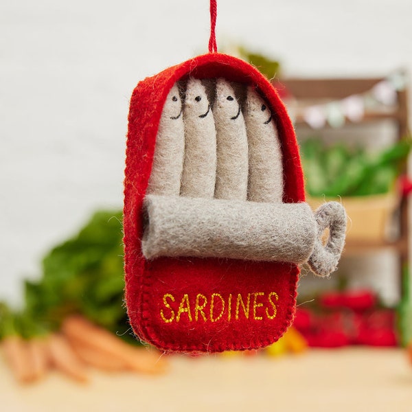 Boîte de sardines, décoration de fruits de mer feutrée à la main, breloque gourmande fait main