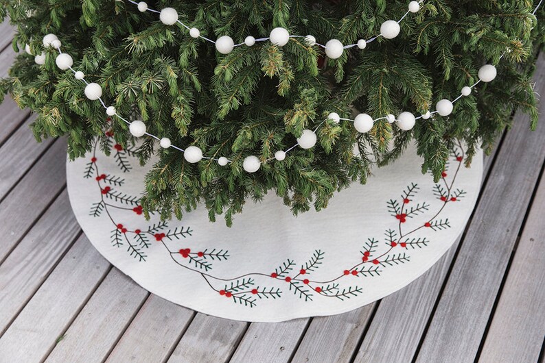 Felt Tree Skirt White Berry Tree Skirt Contemporary Felt Etsy