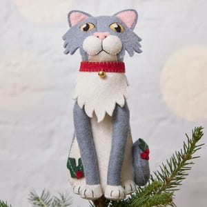 Gray Cat Tree Topper, Handmade Holiday Cat Topper with Felt Holly, Christmas Tree Decor, Whimsical Gift for Cat Lovers, Cute Pet Keepsake
