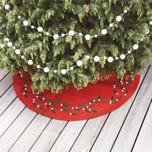 Kleine rode winterbessenrok van 34 inch, handgevilte boomstambekleding van merinowolmix, handgemaakt kerstdecor
