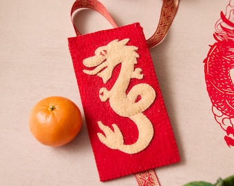 Rode geluksenvelopornament Hong Bao, handgevilte nieuwjaarsbedel, handgemaakt Chinees nieuwjaarsdecor