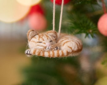 Sleepy Orange Cat Ornament, Handmade Felt Kitten Decor, Cozy Tabby Gift For Pet Lovers