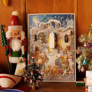 Klassieke witte kerstpapieren adventskalender, traditioneel briefpapier, witte kerstkaart