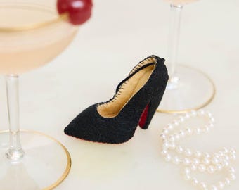 High Heel Shoe Ornament, Handmade Felt Fashion Decor, Stylish Stiletto Keepsake, Glam Accessory Gift, Chic Wardrobe Collectible