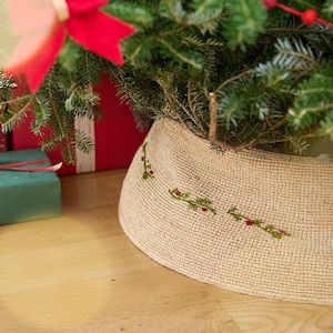 Immergrüner gehäkelter Baumkragen aus Raffia, handgewebter festlicher Baumrock, handgefertigter Weihnachtsbaumdekor