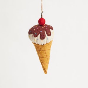 Waffeltüte Eiscreme, Handgefilzte Frozen Dessert Ornament, Handgemachte Feinschmecker Anhänger