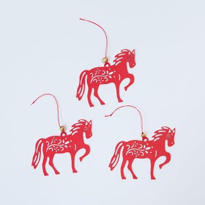 Pappershästprydnad - Set med 3, Handgjord månnyårsdekoration, Röda zodiakminnessaker som symboliserar styrka och lycka bild 5