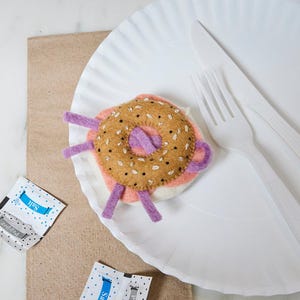 Everything Bagel with Lox Ornament, Hand Felted Classic NYC Classic Breakfast Charm, Handmade Foodie Decor