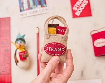 Strand Bookstore Bag with Books Ornament, NYC Book Lover Gift, Handmade Felt Book Bag, Holiday Bookstore Decor, Literary Tree Ornament
