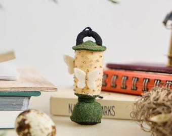 Camping Lantern Ornament, Handmade Felt Outdoor Adventure Decor, Rustic Campsite Keepsake, Nature Explorer Gift
