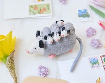 Opossum with Babies Ornament, Felt Animal Christmas Decor, Handmade Woodland Charm, Wildlife Gift, Mother and Baby Ornament
