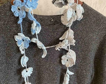 Collier bleu au crochet pour tous les jours d'été/couleurs bleu-gris tricotés à la main accessoires de cou/Bijoux bohème/Collier avant-garde/Cadeau pour elle