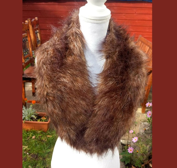 Vintage big natural color brown faux fur shawl/Vi… - image 1