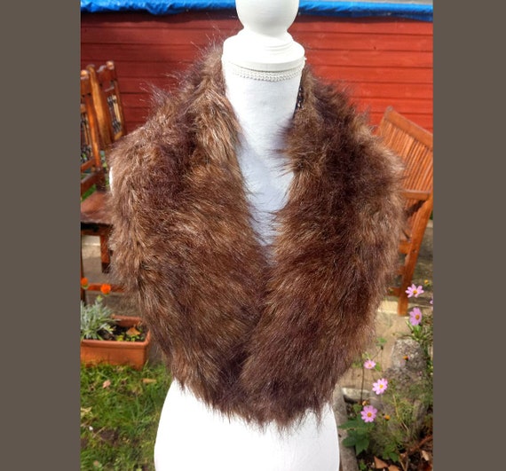 Vintage big natural color brown faux fur shawl/Vi… - image 3