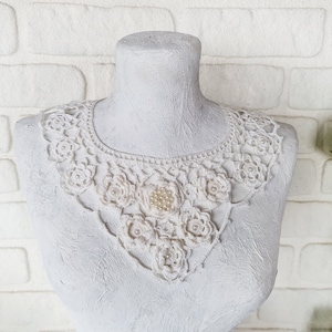 White wedding crochet everyday necklace/White flowers hand crochet necklace/Boho jewelry/Avant garde necklace/Gift for Her/Christmas gift