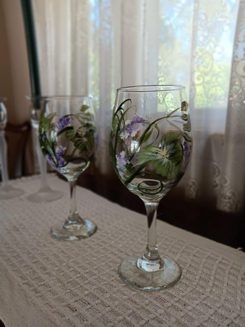 Set of 2 Cheers Wine Glasses with a Greenery Theme