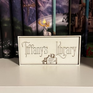 Letrero de estantería de biblioteca con nombre personalizado, decoración de estantería de biblioteca, artículos de biblioteca, letrero de escritorio de biblioteca, decoración de rincón de lectura, regalo para amantes de los libros