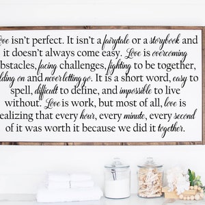 El amor no es un signo perfecto, decoración de pared familiar, regalo de boda, cartel de aniversario, cartel de granja, cartel de madera