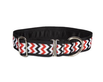 Collar martingala de 1.5 pulgadas o collar para caminar de 1.5 pulgadas (de un solo bucle). Sighthounds - galgo, lurcher, whippet, saluki. Chevrones negros y rojos