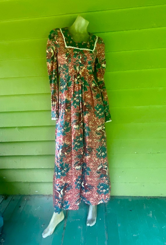 Gorgeous Rare Late 1960s Early 1970s Young Edwardia Gem