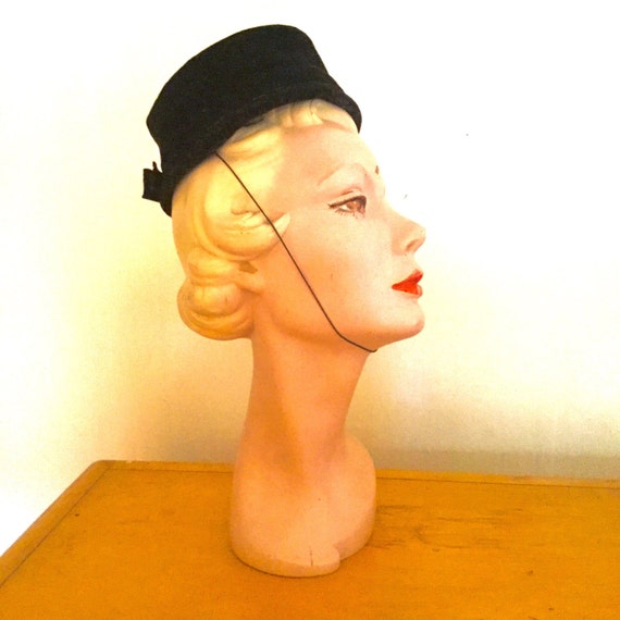1960's Black Velvet Pullbox Hat - image 2