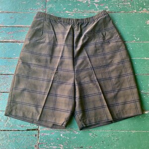 True Vintage 1960s Women’s Galey & Lord Gray Subtle Plaid High Waist Wide Leg Shorts 30” Waist