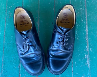 Skechers USA 90er Herren Schwarze Leder Oxford Schuhe Gr. 12 in sehr gutem Vintage Zustand