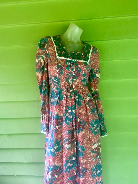 Gorgeous Rare Late 1960s Early 1970s Young Edwardia Gem