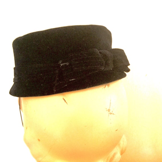 1960's Black Velvet Pullbox Hat - image 5