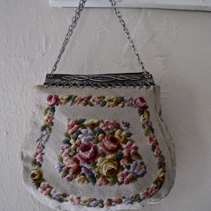 Handmade vintage 1950&#39;s needlepoint purse with unusual silvertone purse frame and adjustable length chain handle