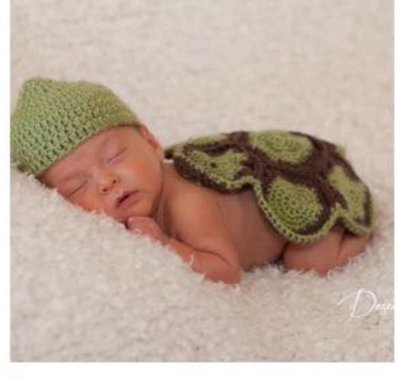 Newborn turtle outfit shell and hat. Newborn photo outfit image 2