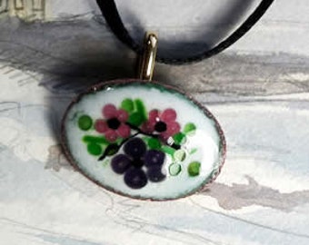 Romantic necklace/brooch in vitreous enamel with little pink and lilas flowers on green & white opale underground, choose your own colours