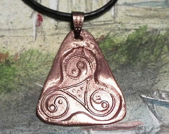 Unisex Pendant :  copper triskel and 3 yin-yang on a black leather strap. Exist in goldbronze  too. for man or woman