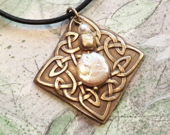 Square pendant with celtic knot pattern handmade in Gold colour bronze+sweetwater pearls. Silver colour bronze or copper possible too