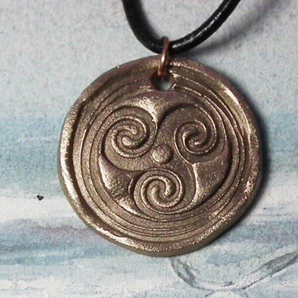 Bijou celtique/viking/breton/wicca, pendentif unisexe, triskel celte, bronze couleur or, cuir noir( aussi en  cuivre