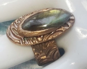 Art-Deco ring in goldcolor Bronze  + 1 beautiful oval Labradorite size uk S/us 9 1/8,  sligntly enlarging possible    unique piece